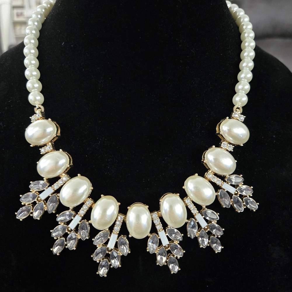 T Tahari Ivory and Gold Statement Necklace